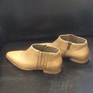 Italeau Women’s Leather Booties